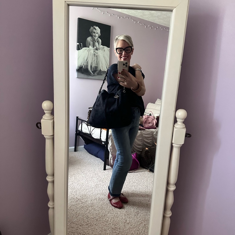 CHANEL Navy Blue Shoulder Bag with Iconic Chain Strap - Picture 11 of 16